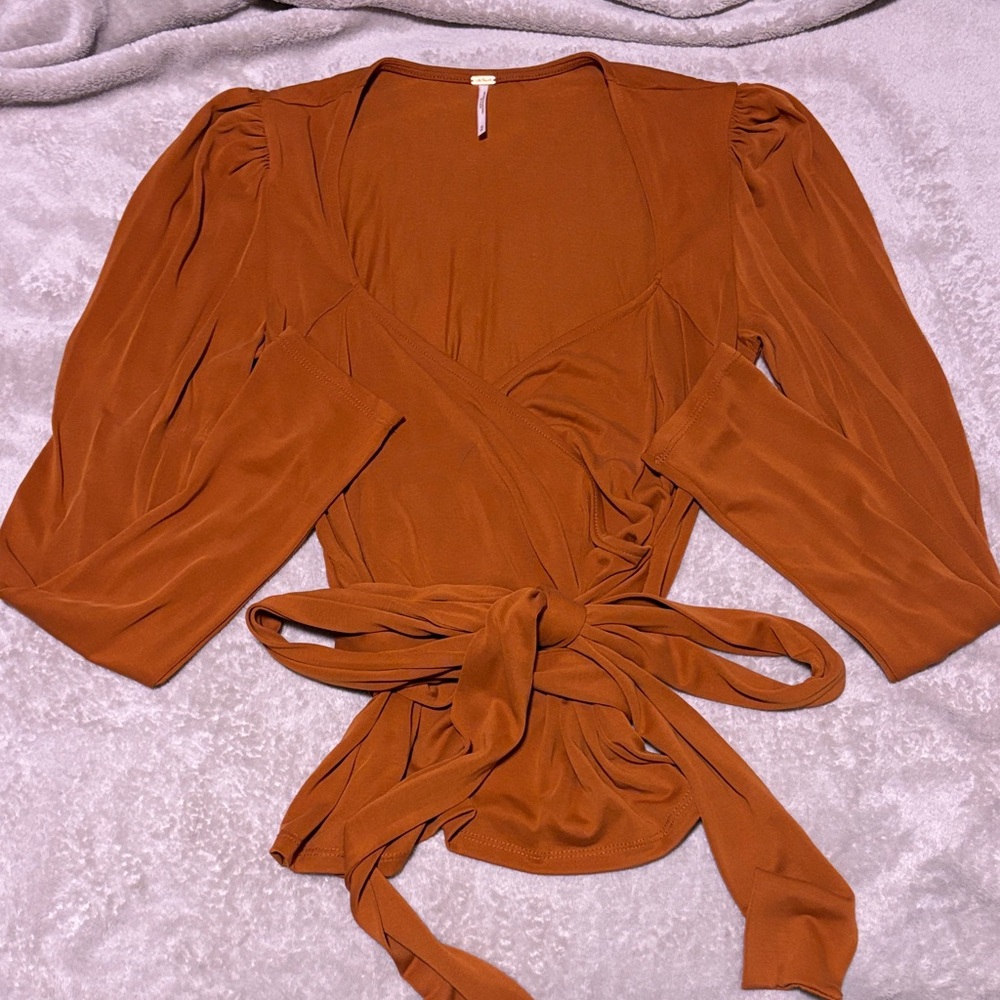Free People Sz Medium..Gold Faux Wrap Puff Long Sleeve Top W Long Sash..NWOT - Picture 2 of 8